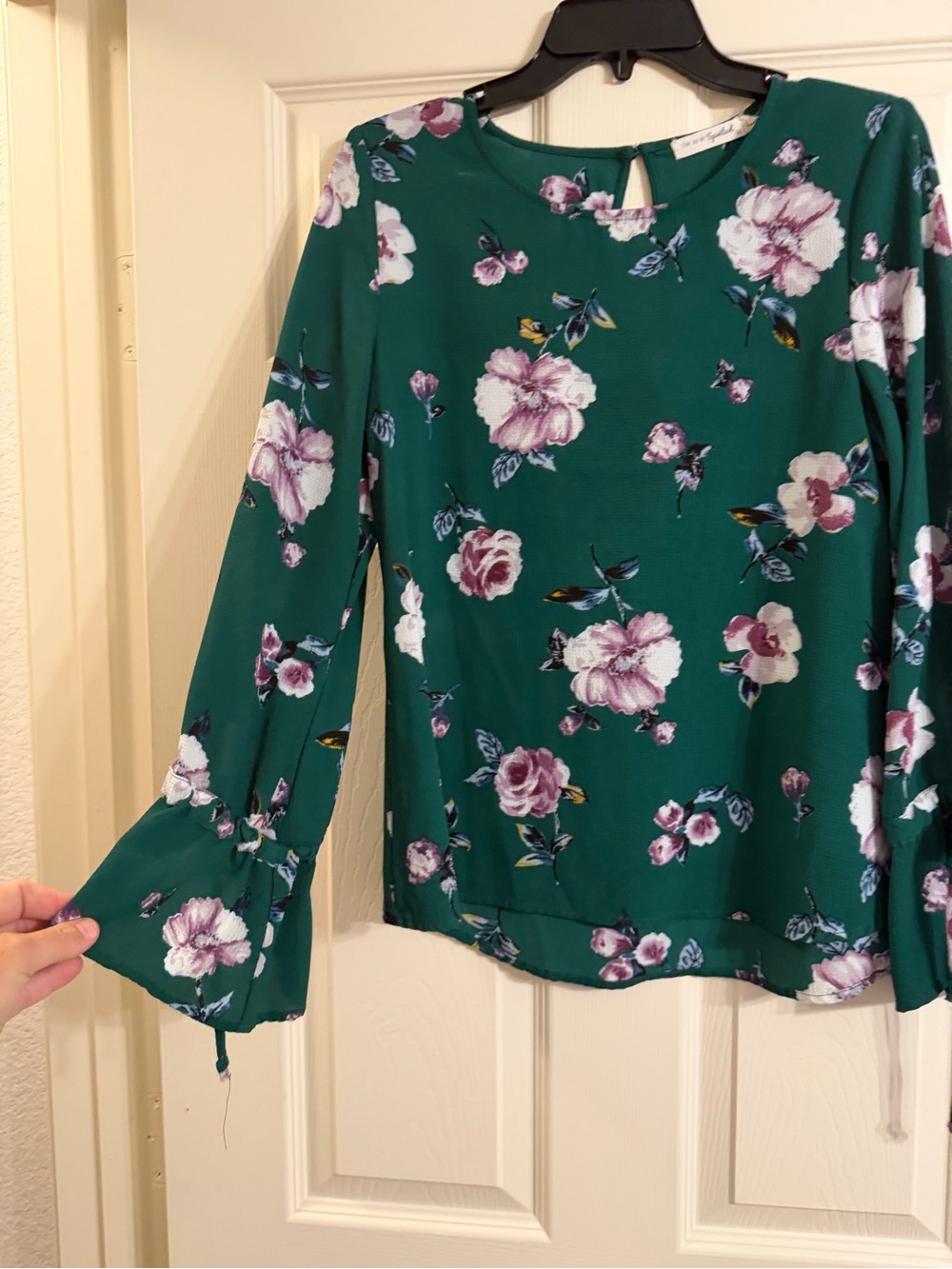 Floral Keyhole Green Long-Sleeve Blouse